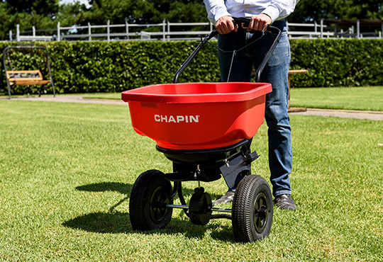 Chapid-Push-Spreader-Action-1